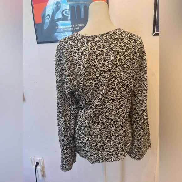 A.L.C. Ray Deep-V Bell-Sleeve Printed Silk Top Black/White Size 6 - Picture 4 of 4